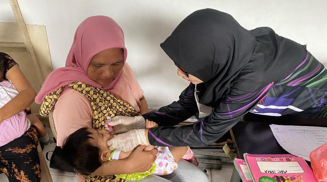 Imunisasi Balita Sekaligus Monitoring Tumbuh Kembang Anak Bertempat di Posyandu Saliara Perumahan Bukit Raya RW 11 Kelurahan Pinang Kencana
