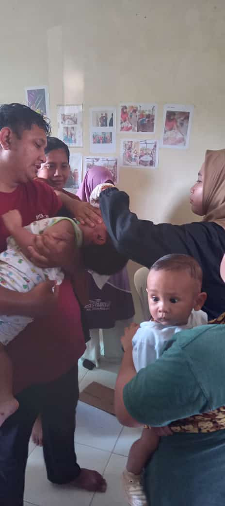 Kader Posyandu Sakura Bersama Petugas Kesehatan Dari Puskesmas Bt 10 Melaksanakan PIN POLIO Bertempat Di Posyandu Sakura Perumahan Bumi Air Raja Blok F Rt 02 RW 03 Kelurahan pinang Kencana