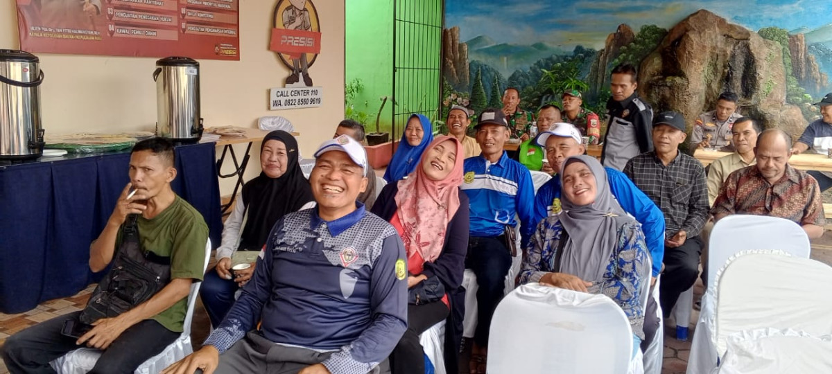 Silaturahmi Kapolsek Tanjungpinang Timur Dengan Forum Rt, RW Se kelurahan pinang Kencana Bertempat Di Polsek Tanjungpinang Timur Dalam Rangka Kamtibmas Di Lingkungan Rt, RW Menjelang Pelkada Serentak 2024