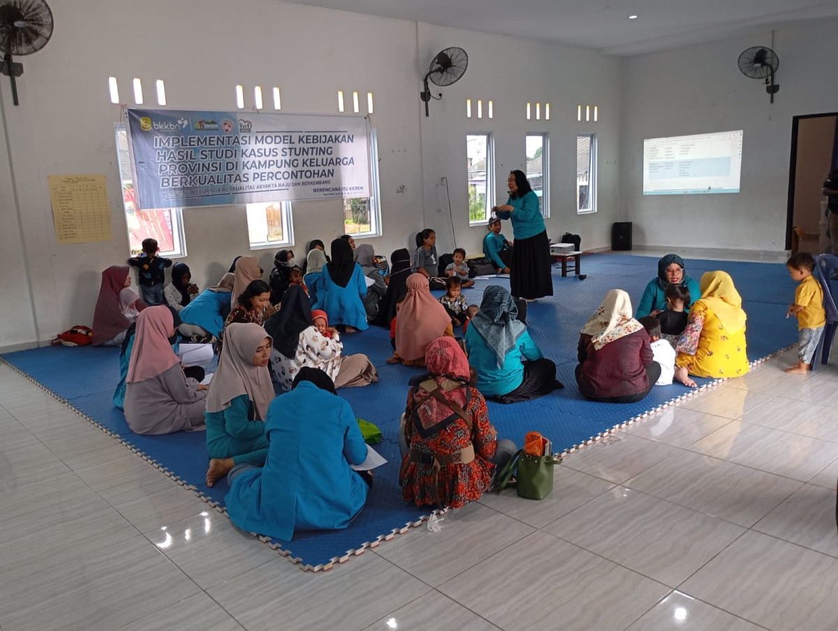 Pelaksanaan IMPLEMENTASI MODEL BEST PRACTICE TAHAP VI ( TAHAP AKHIR) Sekaligus Penutupan Oleh Ibu Kaper BKKBN Provinsi Kepri Bertempat Di Gedung Wijaya Pura Perum Bukit Raya Kelurahan pinang Kencana Kampung KB ABYAKTA