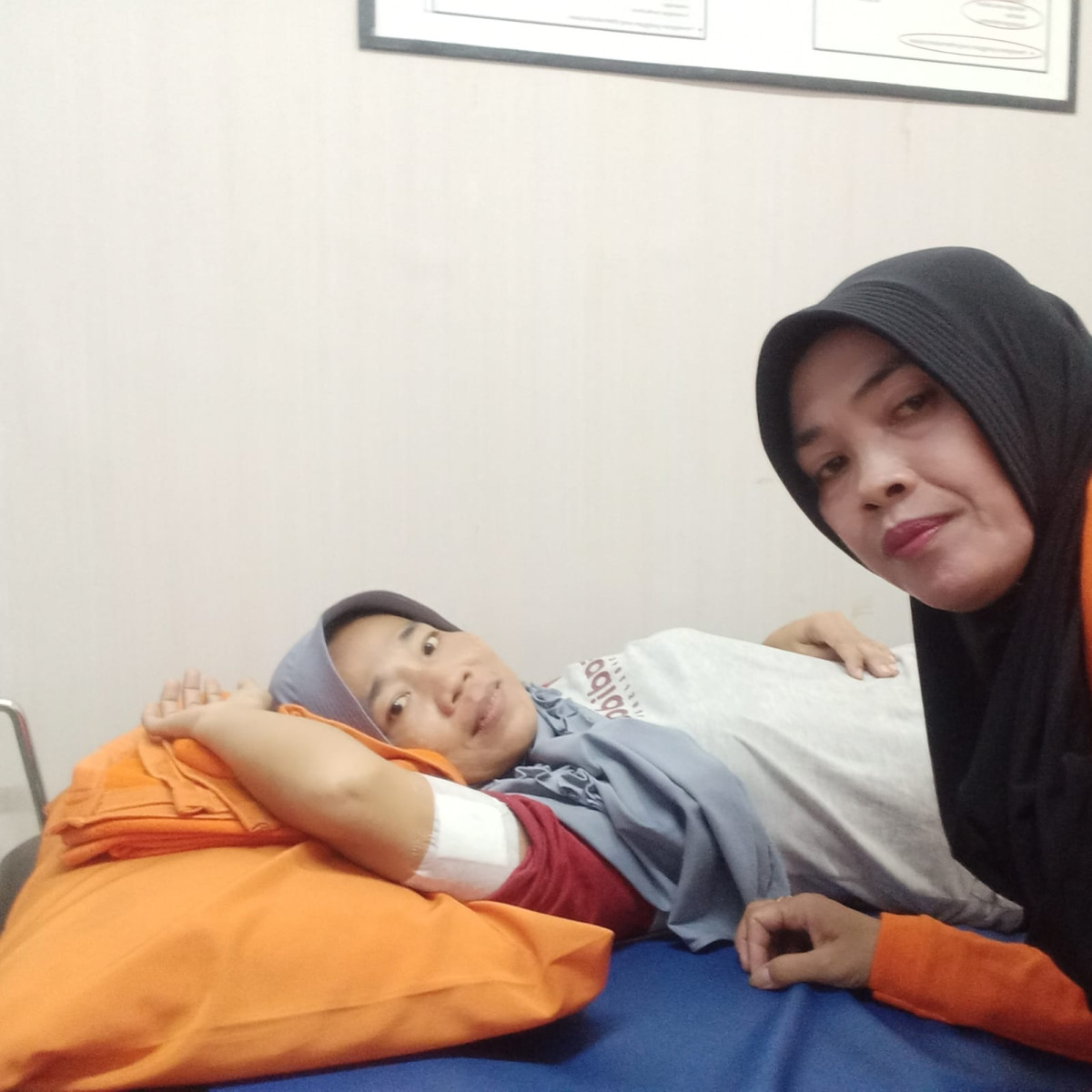Tim TPK Kelurahan Pinang Kencana Mendampingi Ibu2 Aseptor Untuk Memasang KB Implan Bertempat Di Puskesmas Bt 10 Kelurahan Pinang Kencana p