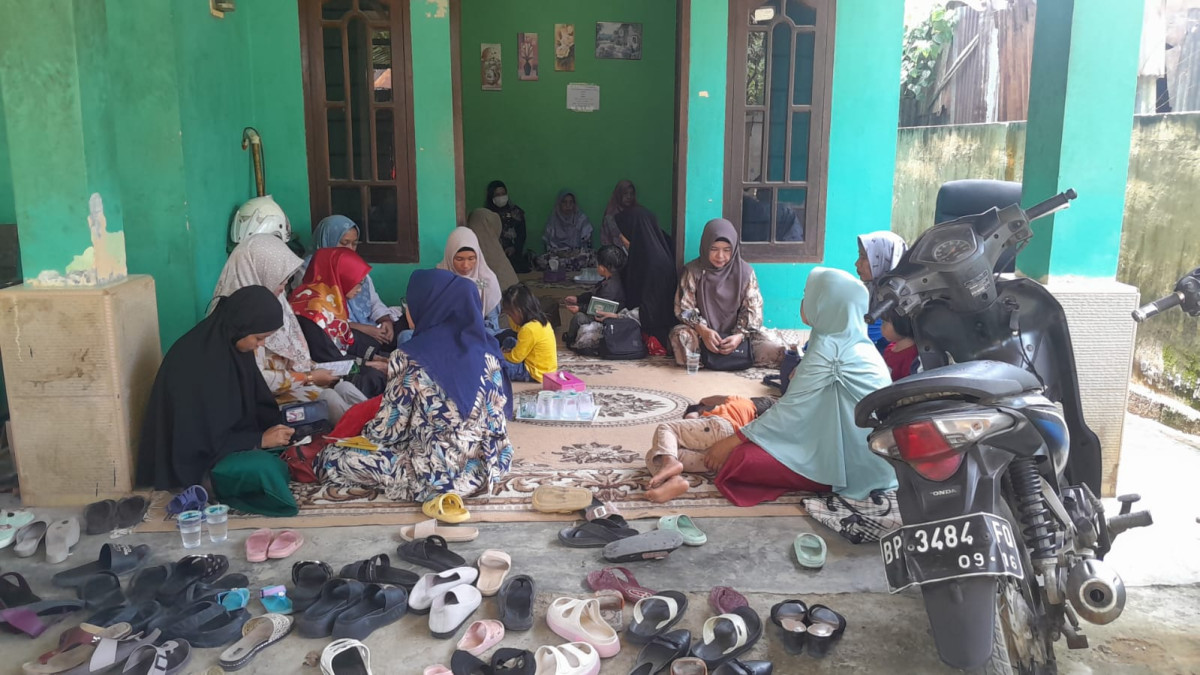 Majelis Ta'lim ibu-ibu Al Haqim Ta'ziah Kepada warga Yang Meningal Dunia Bertempat Di Kp. Air Raja Kelurahan Pinang Kencana