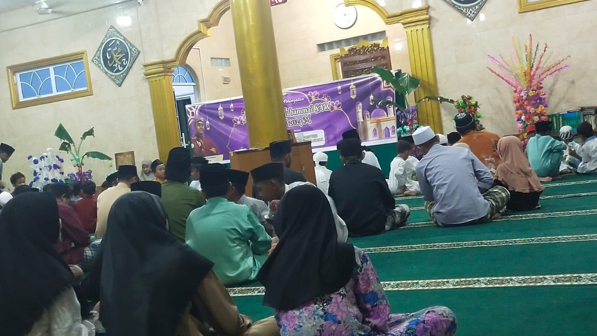 Warga Perumahan Bumi Air Raja Memperingati Maulid Nabi Muhammad SAW  Bertempat Di Masjid ASY-SYIFA Kelurahan pinang kencana
