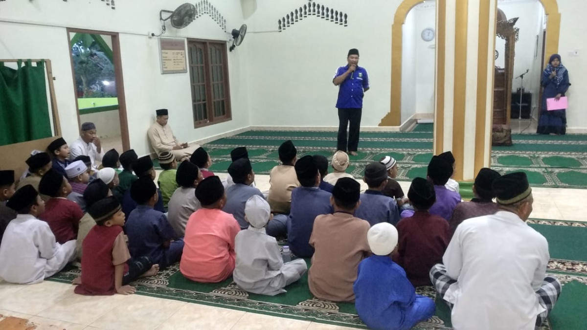 Pengurus Kampung KB Abyakta Bersama Seksi Keagamaan Kerjasama Dengan DKM Nurul Huda Dan Guru TPQ Nurul Huda Mengadakan Didikan Subuh Kepada Santri /Wati TPQ Nurul Huda Bertempat Di Masjid Nurul Huda Kp. Karang Rejo