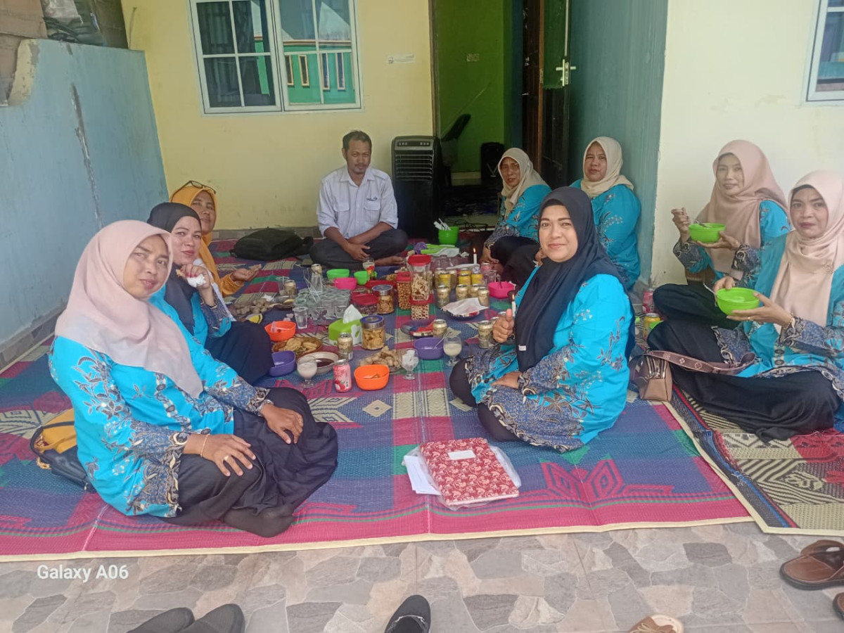 Plkb Tanjungpinang Timur Mengadakan Pertemuan Rutin Sebulan Sekali Dengan IMP Kelurahan Pinang Kencana Bertempat Di Perumahan Bumi Air Raja Kelurahan Pinang Kencana