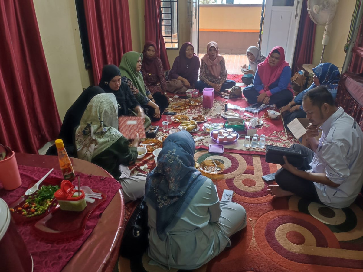 PLKB Tanjungpinang Timur Bersama IMP Kelurahan Pinang Kencana Melakukan Pertemuan Rutin Bulanan Dalam Rangka Pendataan Keluarga Tahun  2025 Bertempat Di Ganet  Kelurahan Pinang Kencana