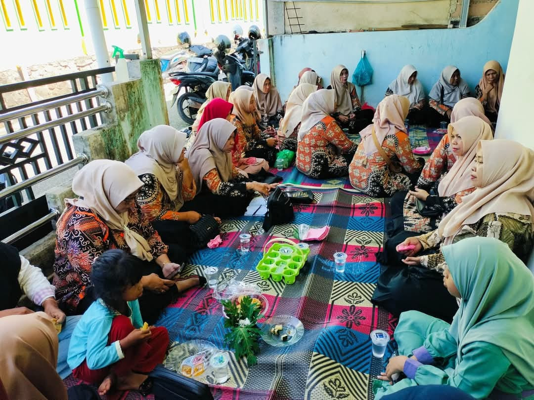 Kader posyandu Sekelurahan Pinang Kencana Mengadakan Pertemuan Rutin Bulanan Dalam Forum Posyandu Kelurahan Pinang Kencana