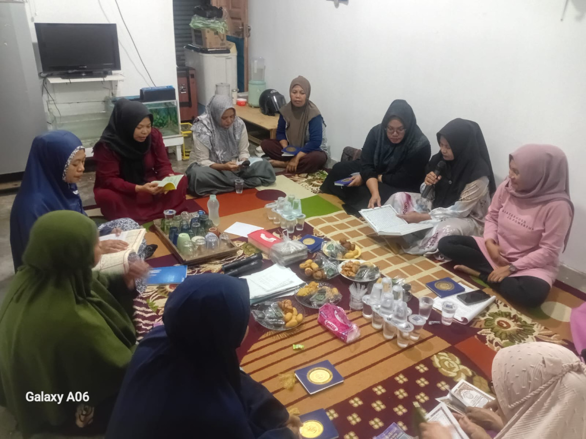 Ibu-ibu Majelis Ta,lim Wirit Yasin  Mengadakan Yasinan Secara Rutin Setiap Malam Jum,at Bergiliran Rumah Kerumah  Bertempat Di Perumahan Alam Tirta Lestari Kelurahan Pinang Kencana