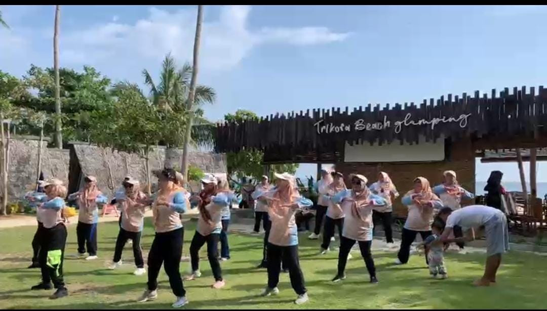 Ibu-ibu Perumahan Bukit Raya RW 11 Mengadakan Senam pagi KJS  Untuk Meningkatkan Fisik Dan Kebugaran Serta Meningkatkan Kesadaran Akan Pentingnya Gaya Hidup Sehat
