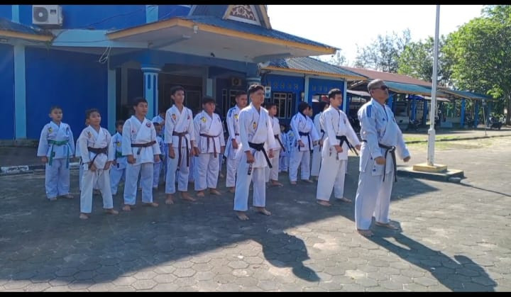 Koordinator Pokja Kampung KB Abyakta Mengadakan Latihan Bela diri  Karate  INKADO DOJO Mutiara Bintan  Untuk Meningkatkan Kekuatan Kecepatan Dan Ketangkasan Fisik Serta Membentuk Karakter yg Kuat Dan Tangguh