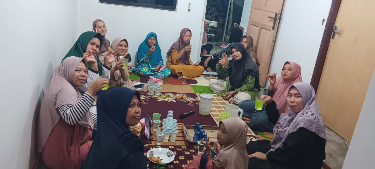Ibu-ibu Korwil 01 Perumahan Alam Tirta Lestari Mengadakan Pengajian Rutin Setiap Malam Jum'at  Yasinan  Untuk Mempererat Silaturahmi Dan Uhkuwa Islamiah Serta Memohon Ampunan Dan Rahmat Bagi Arwah yg Meninggal