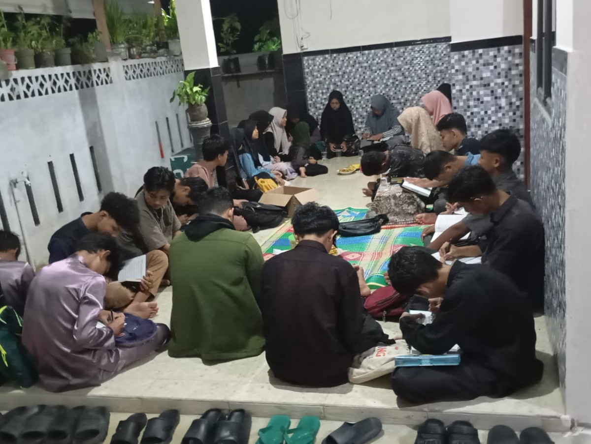 Ketua Kampung KB Abyakta Kerjasama Dengan DKM Amalussholihin Mengadakan Pengajian Muda-mudi Remaja Dan Pra Remaja Setiap Malam Minggu Untuk Memperkuat Iman Dan Spiritual Remaja Dan Membentuk Karakter Dan Akhlak Yg Lebih Baik