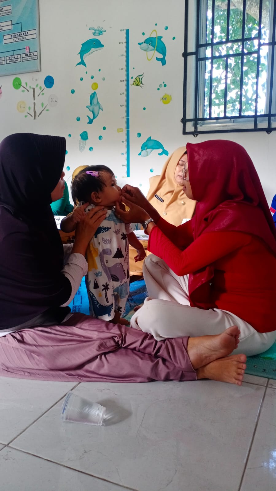 Petugas Kesehatan Dari Puskesmas Bt 10 Mengadakan Pemberian Vitamin A Pada Balita Serta monitoring Tumbuh Kembang Anak Untuk Mendeteksi Dini Masalah kesehatan Serta Memantau Tumbuh Kembang Anak