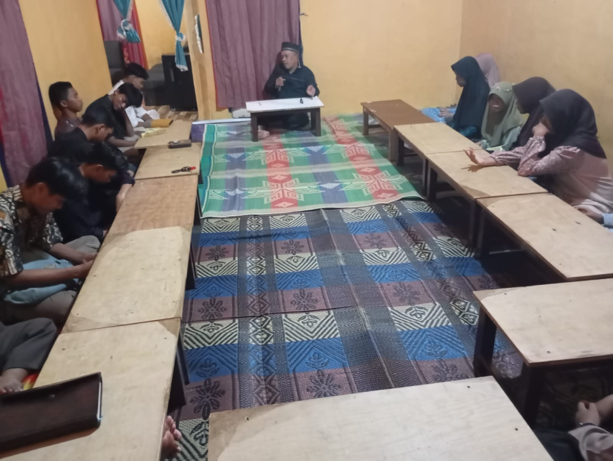 Ketua Kampung kb Abyakta Bersama DKM Amalussholihin Mengadakan Pembinaan Rutin Setiap Malam Minggu  Kepada Remaja Dan Pra Remaja Untuk Membentuk Karakter Dan Ahklak Yg Baik Yaitu Alim, Faqih Dan Mandiri Mempersiapkan Pemimpin Masa Depan Yg Berakhlak Mulia