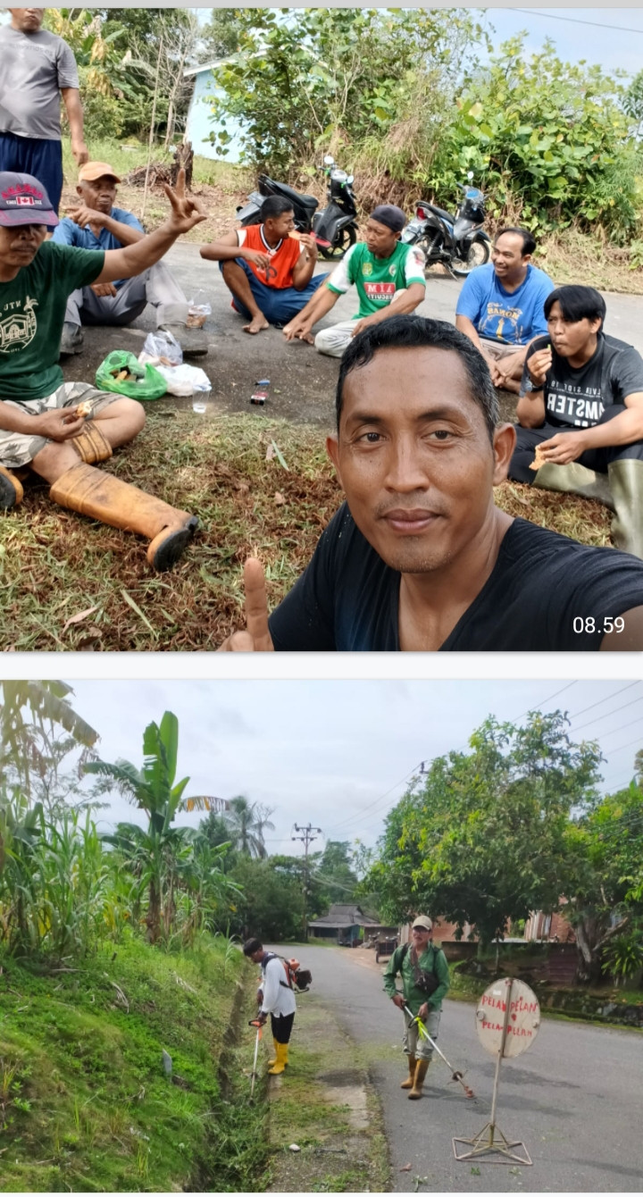 Seksi Pembinaan Lingkungan Bersama Ketua RT 01 Beserta Warga Kp. Karang Rejo Mengadakan Gotongroyong Untuk Menciptakan Lingkungan Yg Lebih Harmonis Dan Sejahtera Serta Meningkatkan Kebersamaan Dan Solidaritas Di Antara Warga