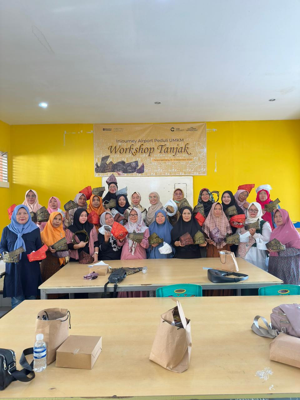 Pengurus Kampung KB Abyakta Mengikuti Program TJSL CSR PT Angkasa pura Indonesia Imourney Airports Peduli UMKM Workshop Tanjak Untuk Meningkatkan Kesejahteraan Masyarakat Di Sekitar Bandara