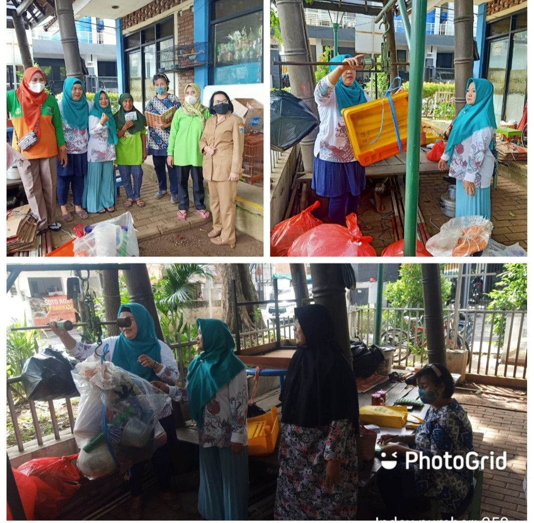 Penimbangan bank sampah RW 05