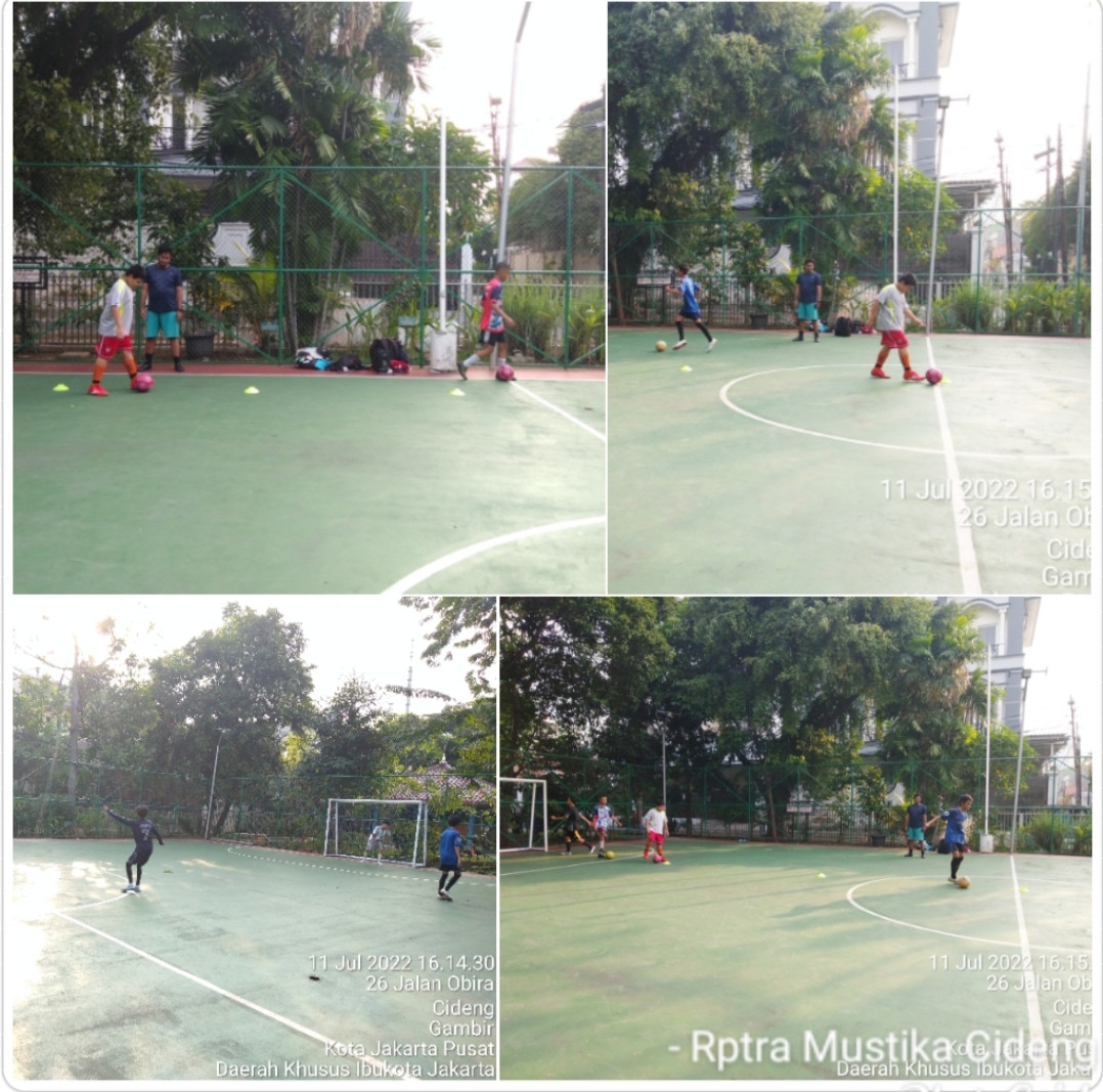 Latihan futsal anak-anak SDN Jembatan Lima