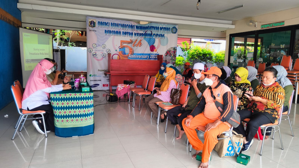 Pemberian Informasi dan Pemanfaatan Media Sosial