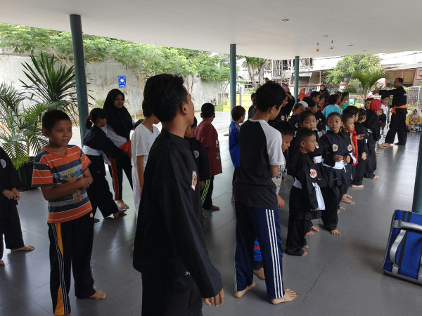 Latihan pencak silat 