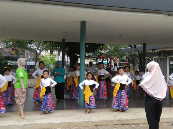 Latihan Menari dari Sudin Pariwisata dan Kebudayaan