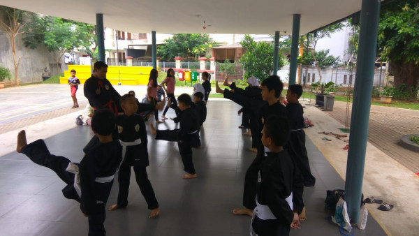 Latihan Pencak Silat dar Sudin PORA