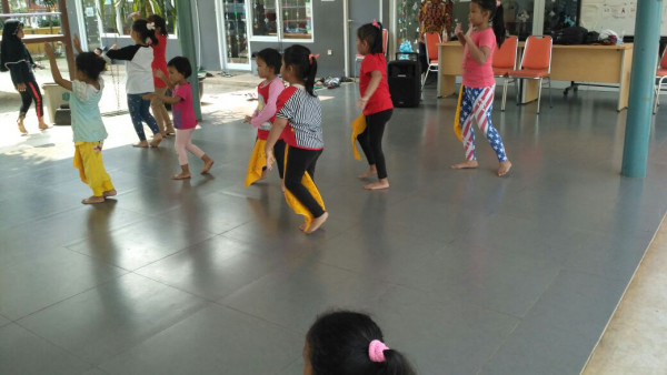 latihan Menari Tradisional Swadaya masyarakat