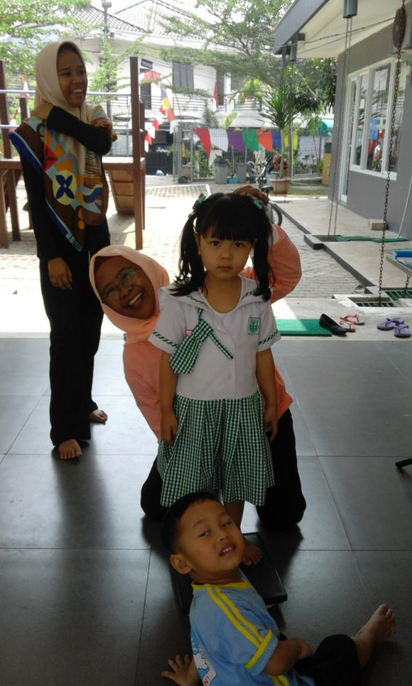 Penimbangan berat badan dan Pengukuran tinggi badan