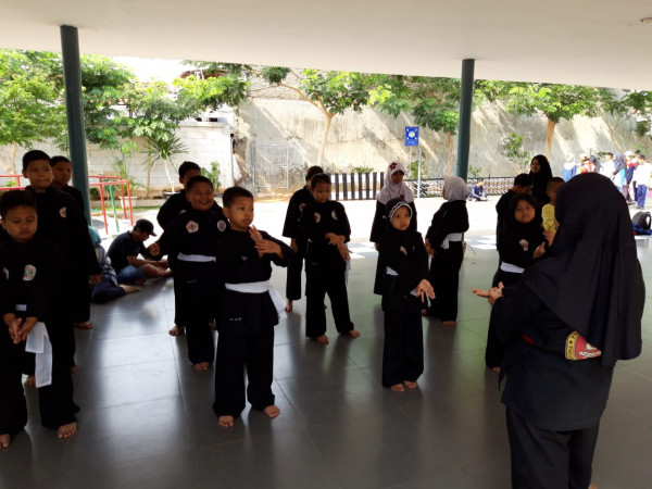 Latihan Pencak Silat dar Sudin PORA