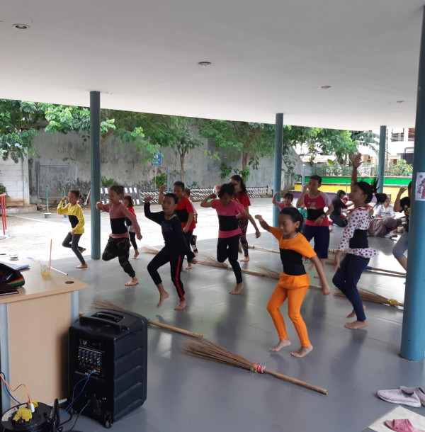 Latihan Menari Tradisional Swadaya Warga