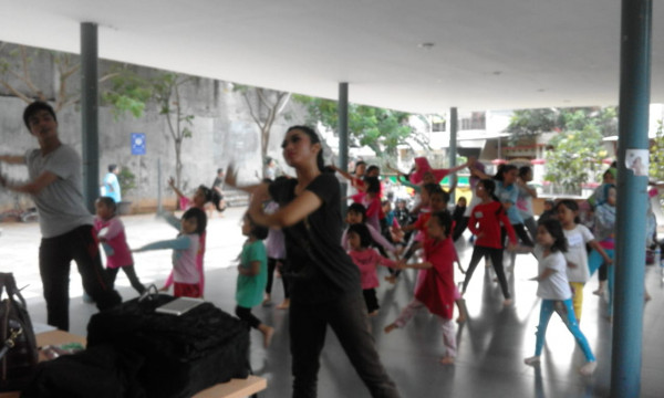 Latihan tari tradisional dari Sudin Parbud