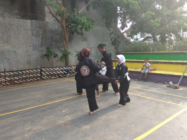 Latihan pencak silat