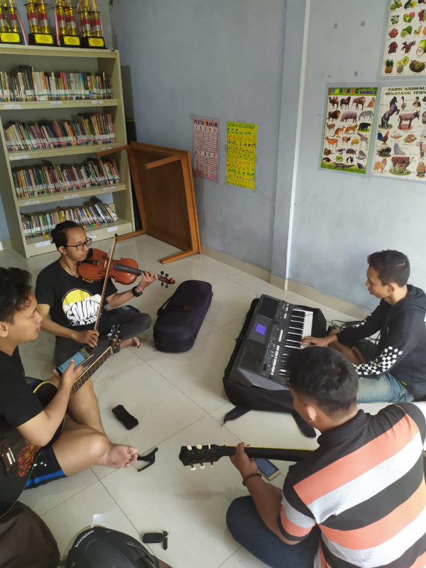 latihan musik