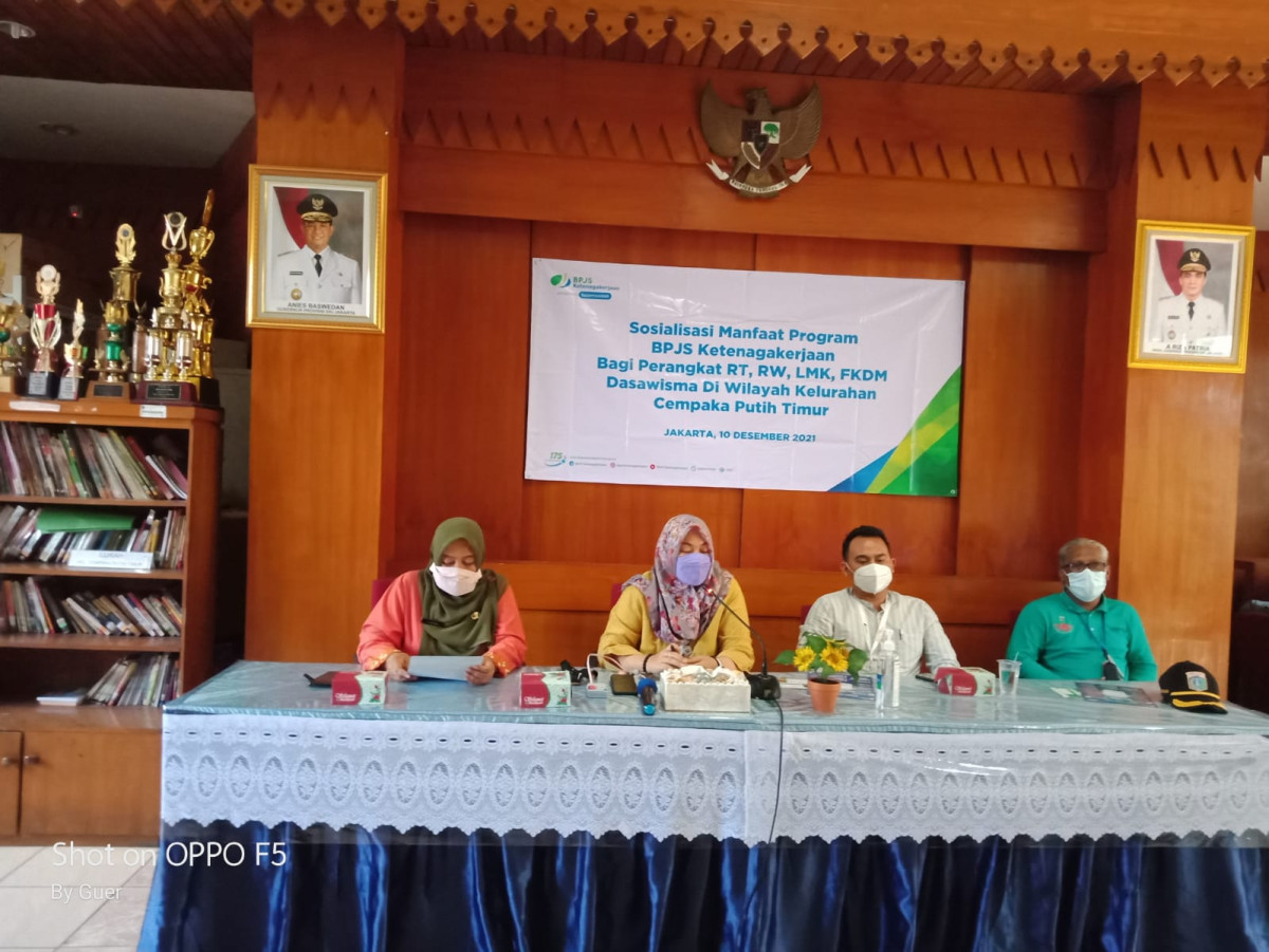 Sosialisasi manfaat Program BPJS ketenaga kerjaan bagi perangkat RT/RW/FKDM dan LMK dibuka oleh lurah CPT 19/12/2021