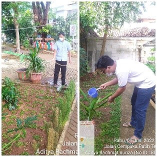 Giat pengelola menyiram tanaman halaman depan dan belakang RPTRA Kampung Benda