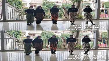 Kegiatan latihan tari dari SMAN 30 di RPTRA Beringin