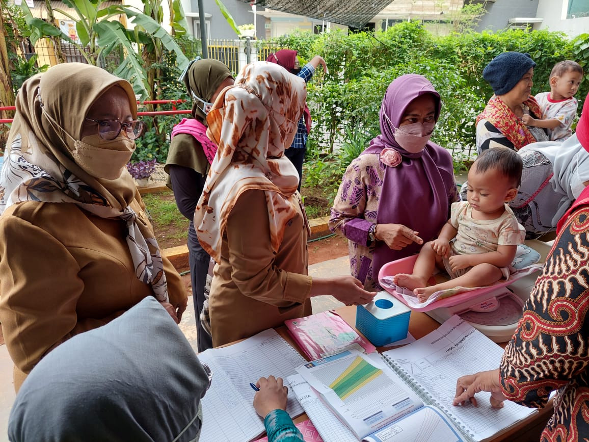 Kegiatan Posyandu Balita Cempaka RW 04 Kel CPT di RPTRA Beringin.