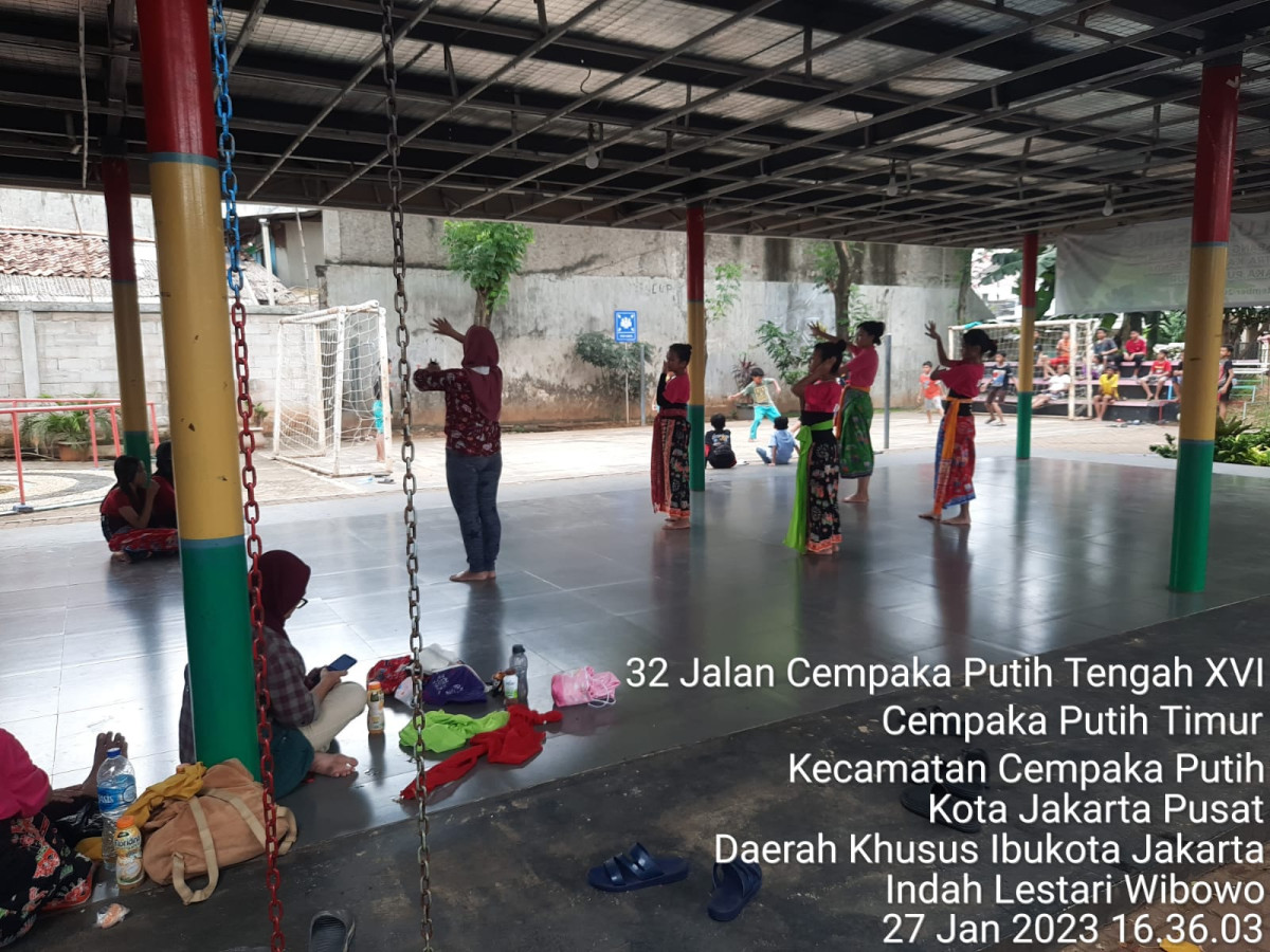 Kegiatan menari anak-anak
