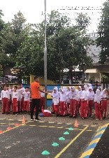 Kegiatan olahraga SD Cempaka Ria di RPTRA Beringin