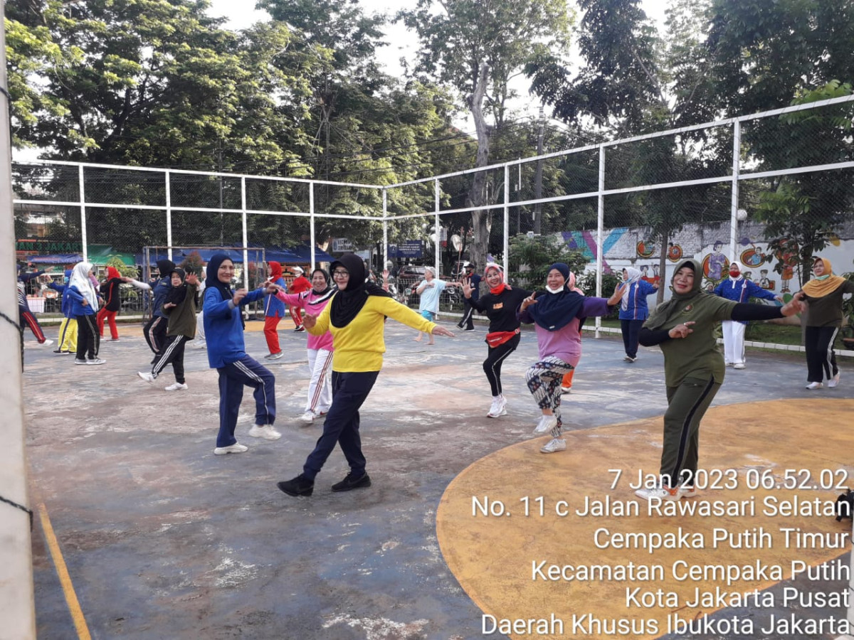 Memfasilitasi warga senam jantung sehat