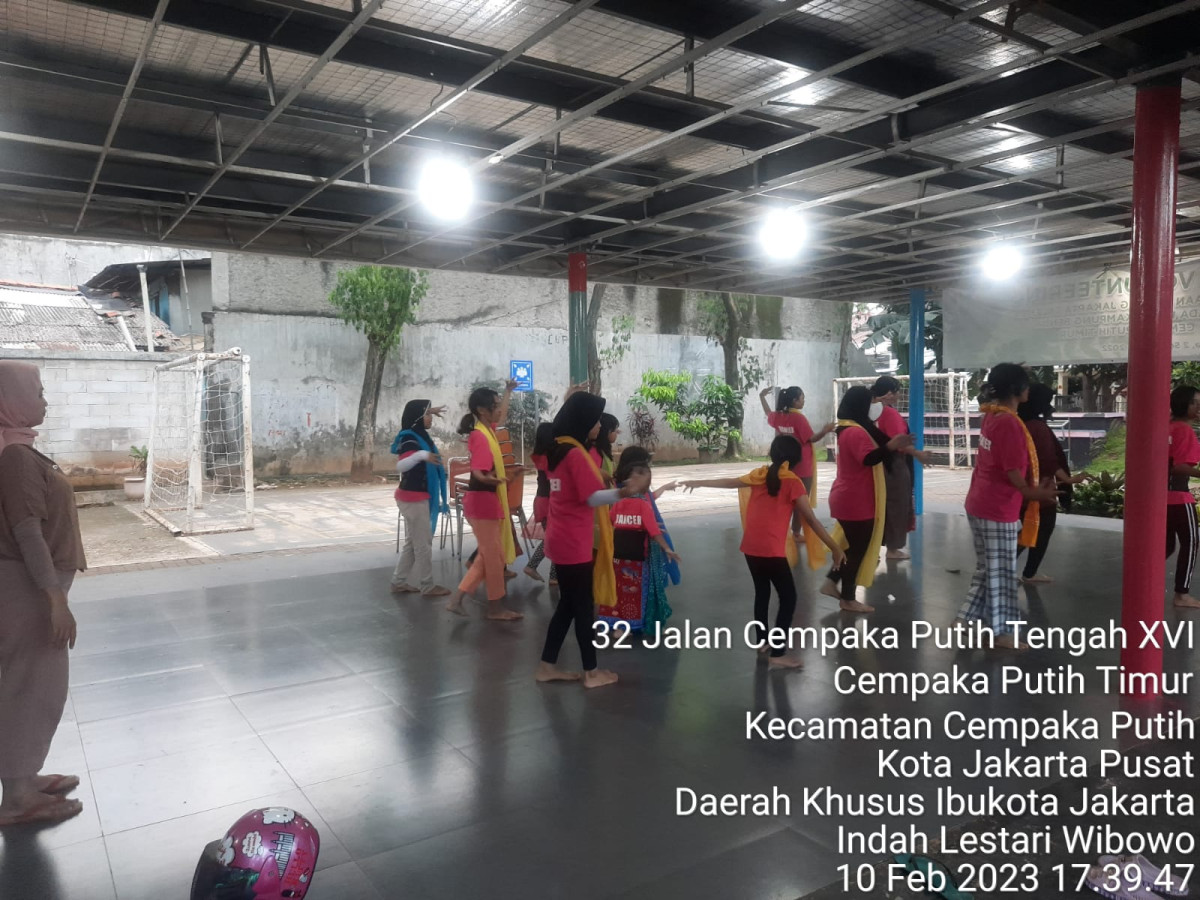 Kegiatan menari anak-anak