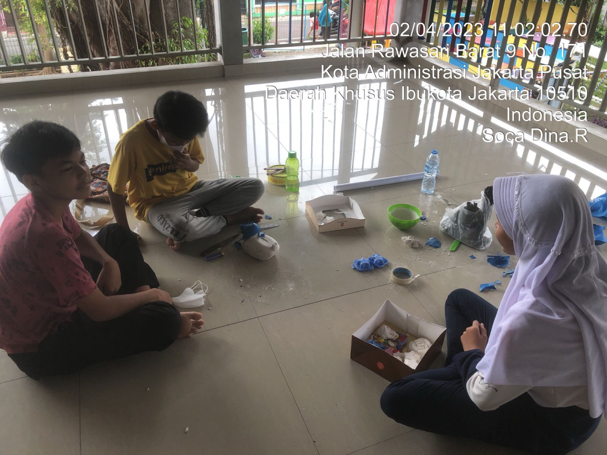 MEMbuat prakarya dari lilin