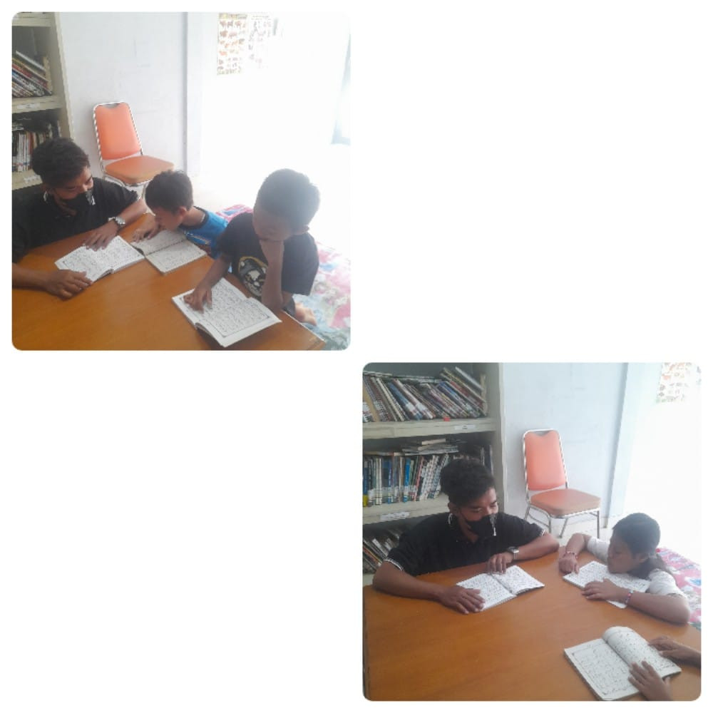 Kegiatan pendampingan membaca iqro o/pengelola pada pengunjung anak-anak di perpustakaan