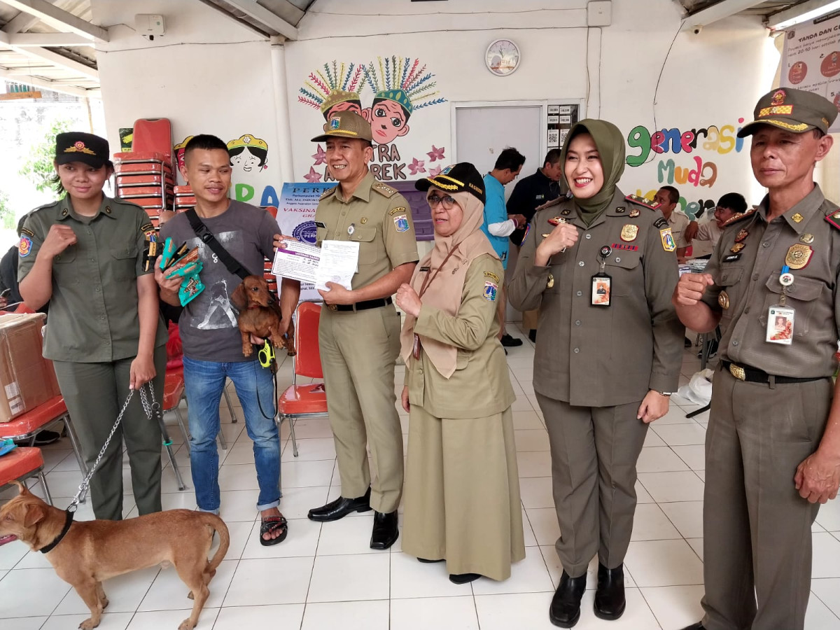 Vaksinasi Rabies di RPTRA Anggrek