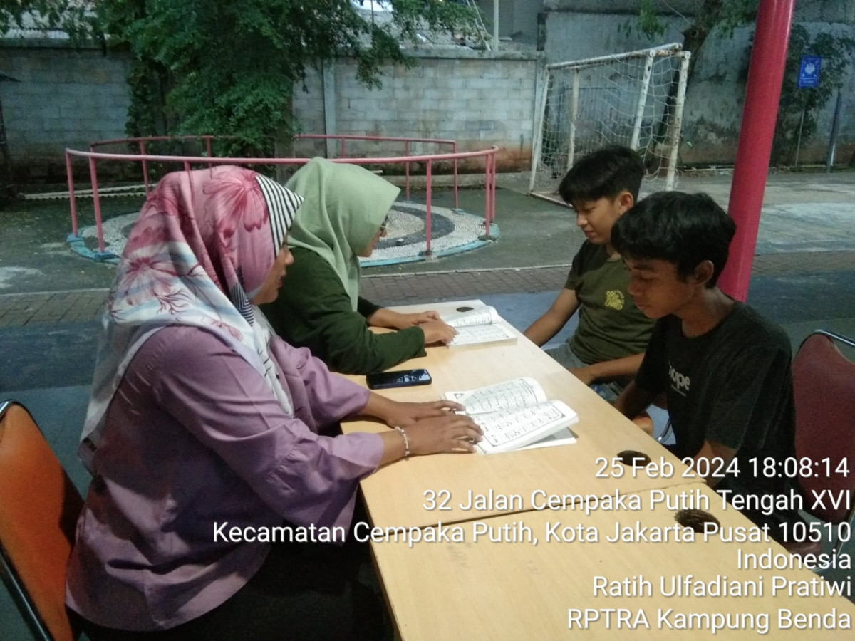 Giat anak-anak mengaji malam di RPTRA Beringin