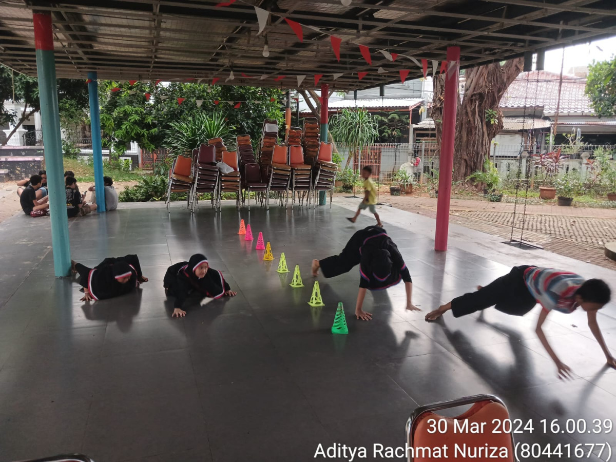 Memfasilitasi kegiatan silat satria bangsa diaula RPTRA Kp Benda