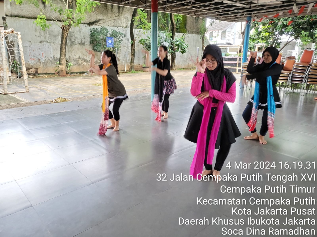 Kegiatan Latihan Menari Dari Sanggar Ayekasi