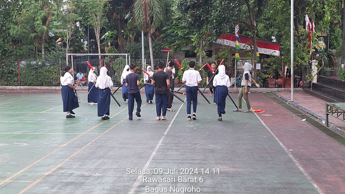 Kegiatan anak SMP 47 Latihan Pramuka