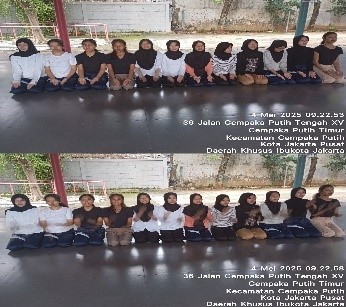 latihan menari Saman di aula RPTRA Kampung Benda