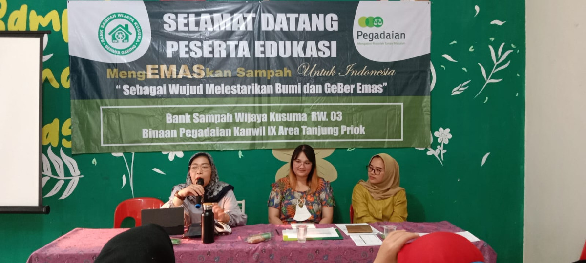 Kegiatan edukasi mengemas sampah untuk indonesia Banksampah Wijaya Kusuma Rw003